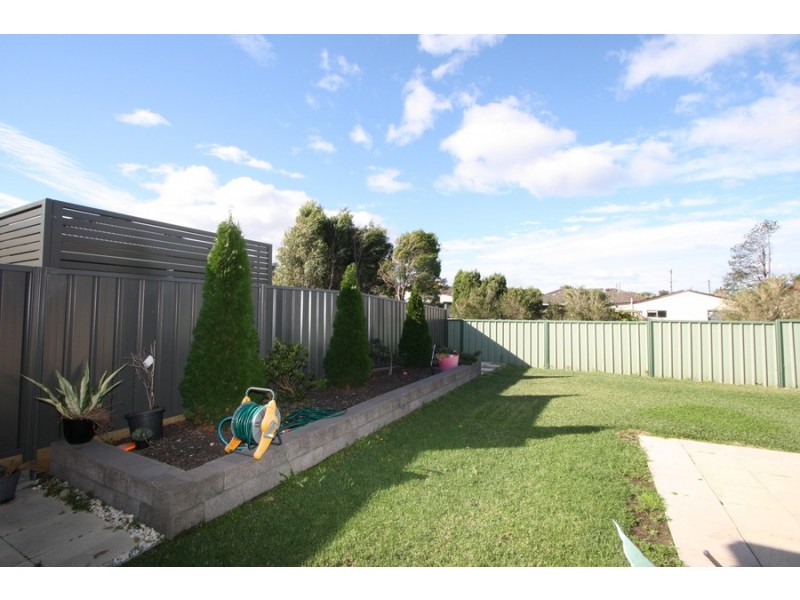 30 Grove Place, Cameron Park NSW 2285