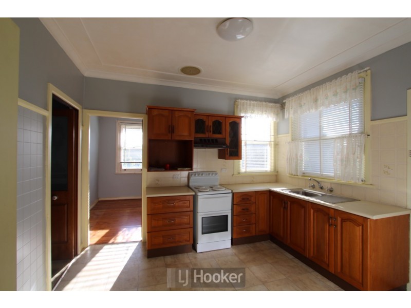 8 Warner Street, Warners Bay NSW 2282