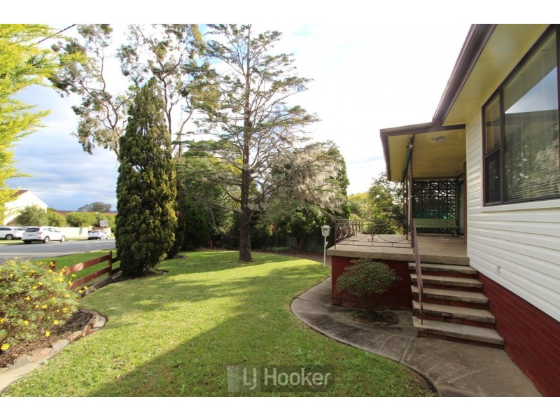 8 Warner Street, Warners Bay NSW 2282