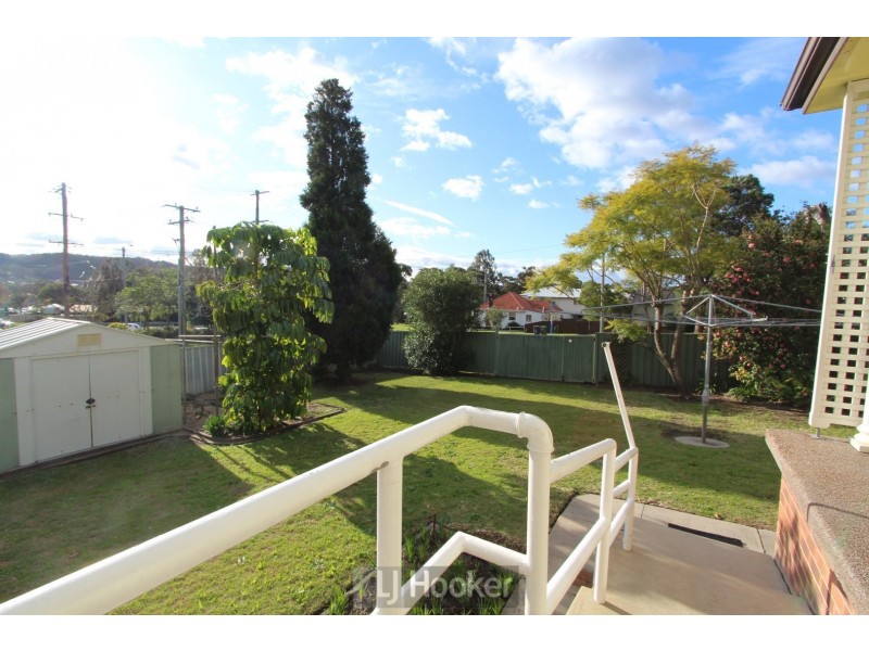 8 Warner Street, Warners Bay NSW 2282