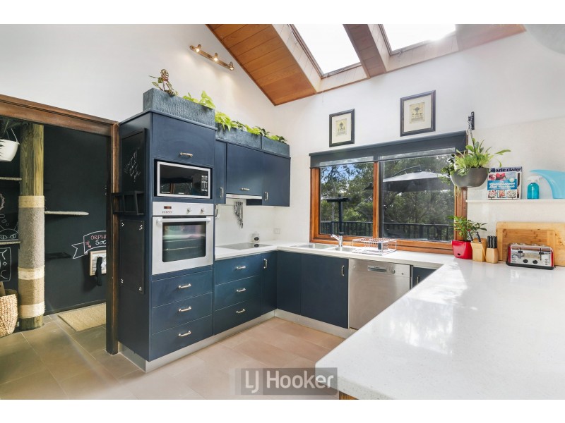 8 Robertson Road, Valentine NSW 2280