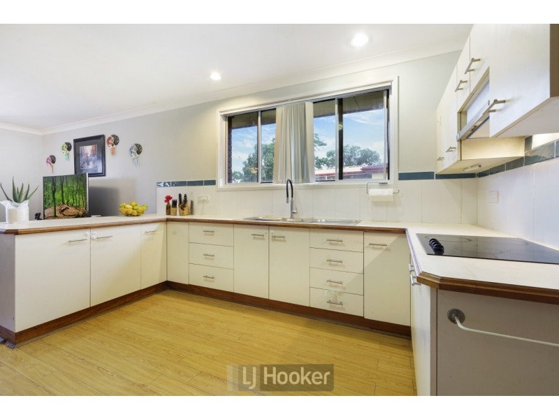 8 Kestrel Avenue, Mount Hutton NSW 2290