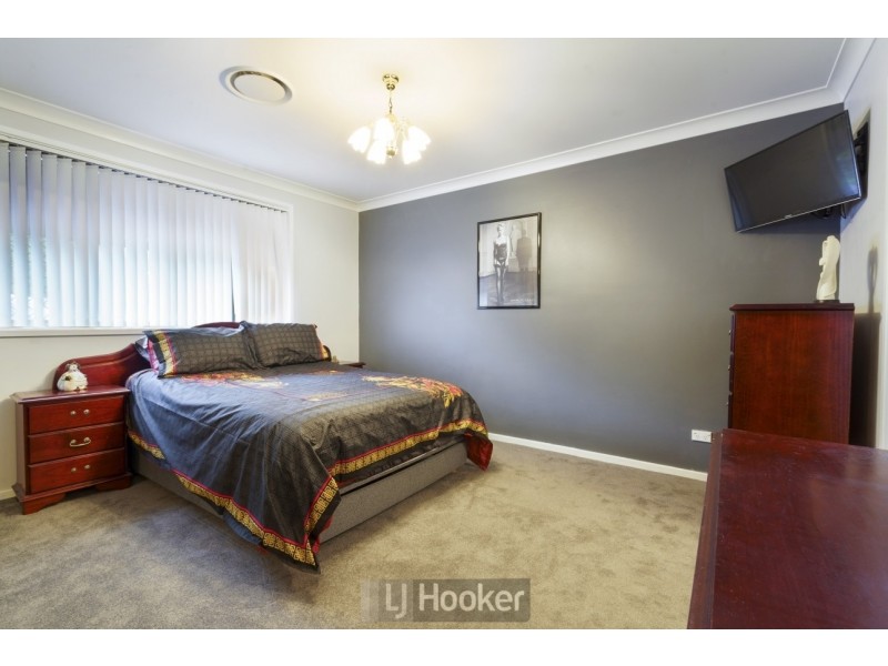 8 Kestrel Avenue, Mount Hutton NSW 2290