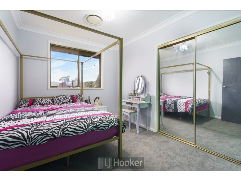 8 Kestrel Avenue, Mount Hutton NSW 2290