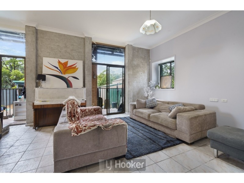 8 Kestrel Avenue, Mount Hutton NSW 2290