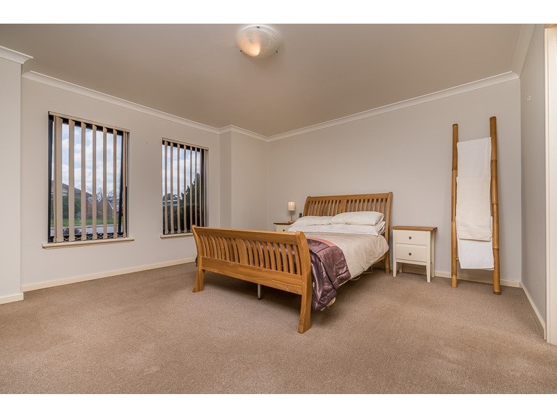 16 Giglia Drive, Sinagra WA 6065