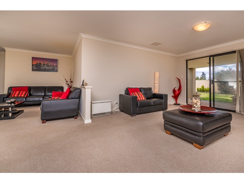 16 Giglia Drive, Sinagra WA 6065