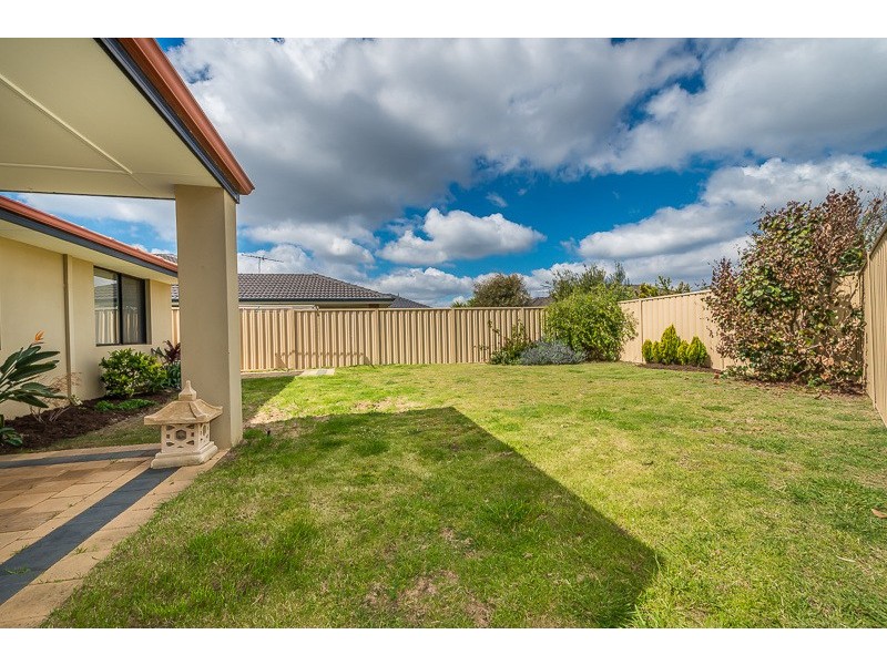 16 Giglia Drive, Sinagra WA 6065