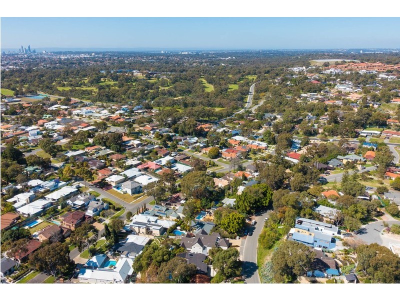 8A Ridge Street, Wembley Downs WA 6019