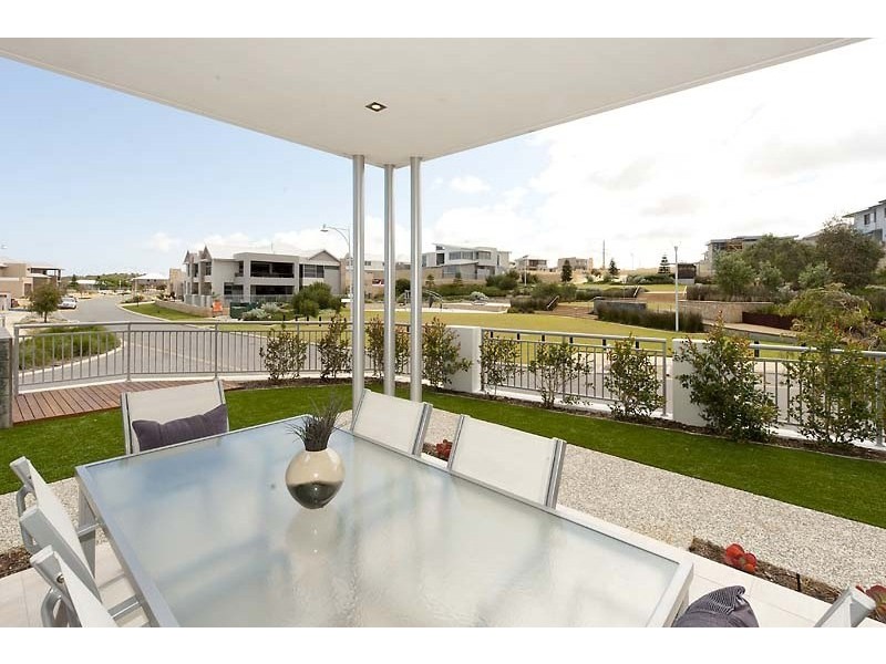 14 Huntress Avenue, North Coogee WA 6163