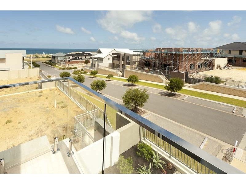 14 Huntress Avenue, North Coogee WA 6163