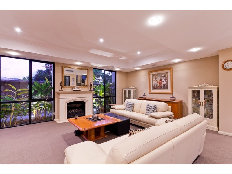 2 Robert Street, Dalkeith WA 6009