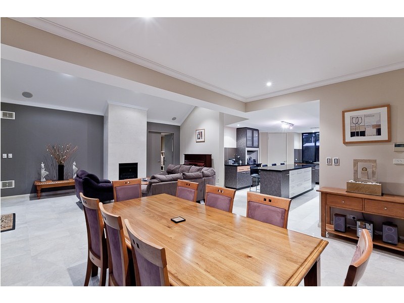 2 Robert Street, Dalkeith WA 6009