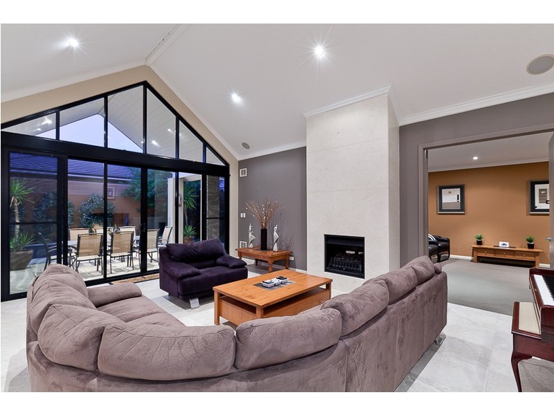 2 Robert Street, Dalkeith WA 6009