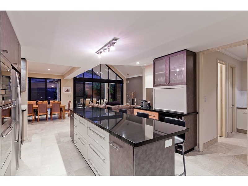 2 Robert Street, Dalkeith WA 6009