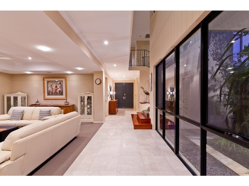 2 Robert Street, Dalkeith WA 6009