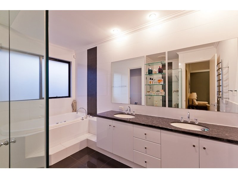 2 Robert Street, Dalkeith WA 6009