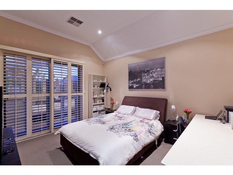 2 Robert Street, Dalkeith WA 6009