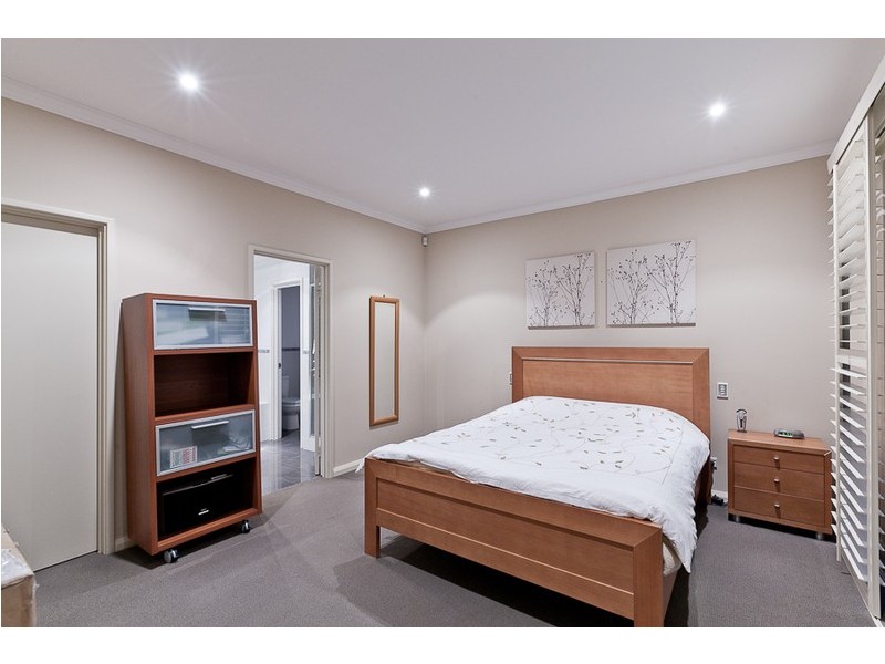 2 Robert Street, Dalkeith WA 6009