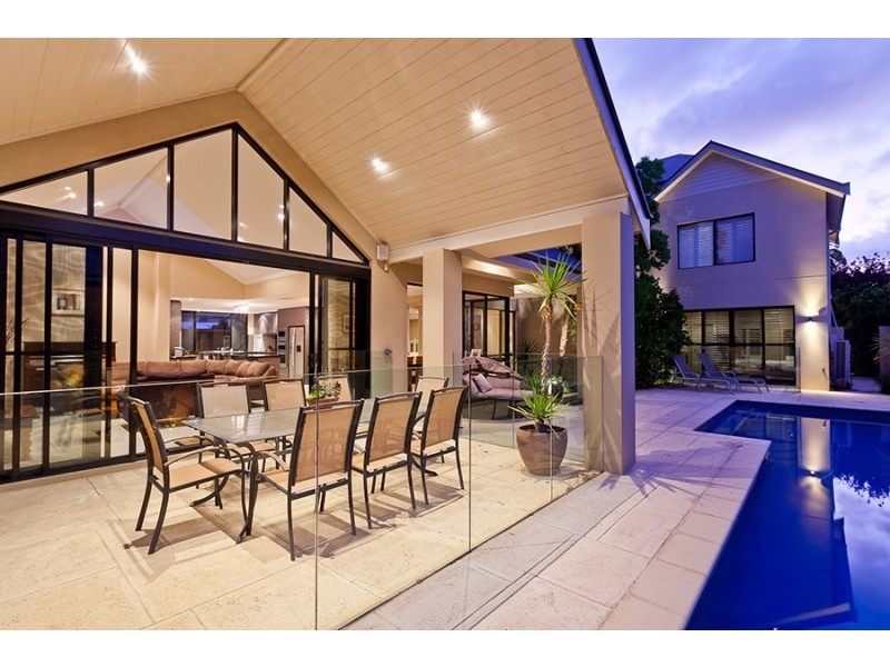 2 Robert Street, Dalkeith WA 6009