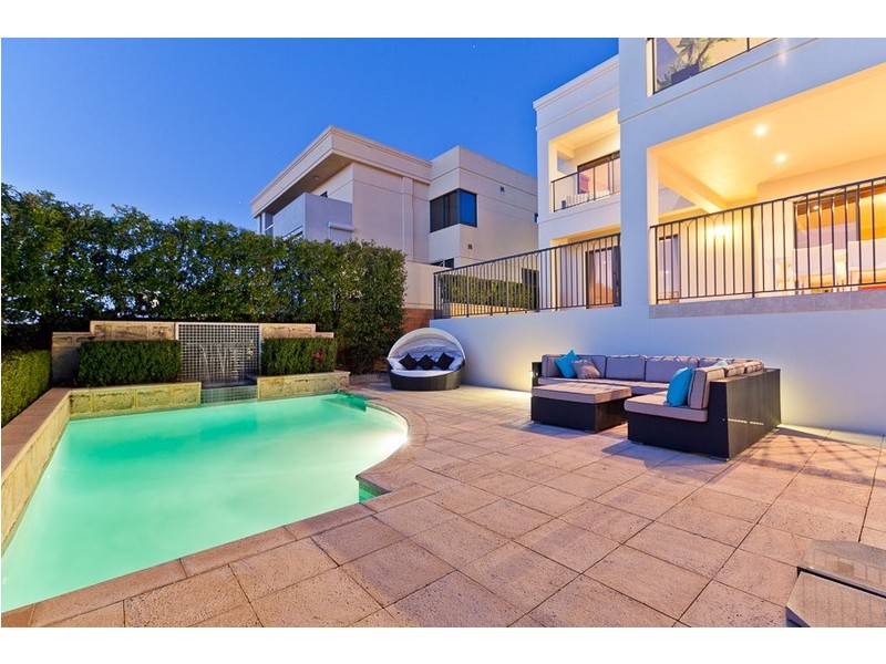 39 Windarra Drive, City Beach WA 6015