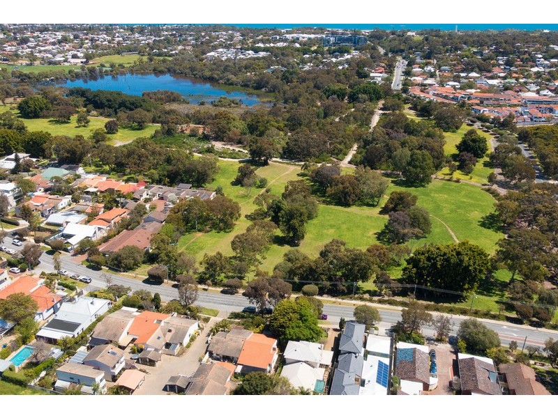 95 Davies Road, Claremont WA 6010