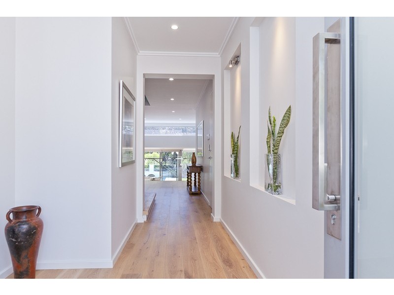 8 Omaroo Terrace, City Beach WA 6015