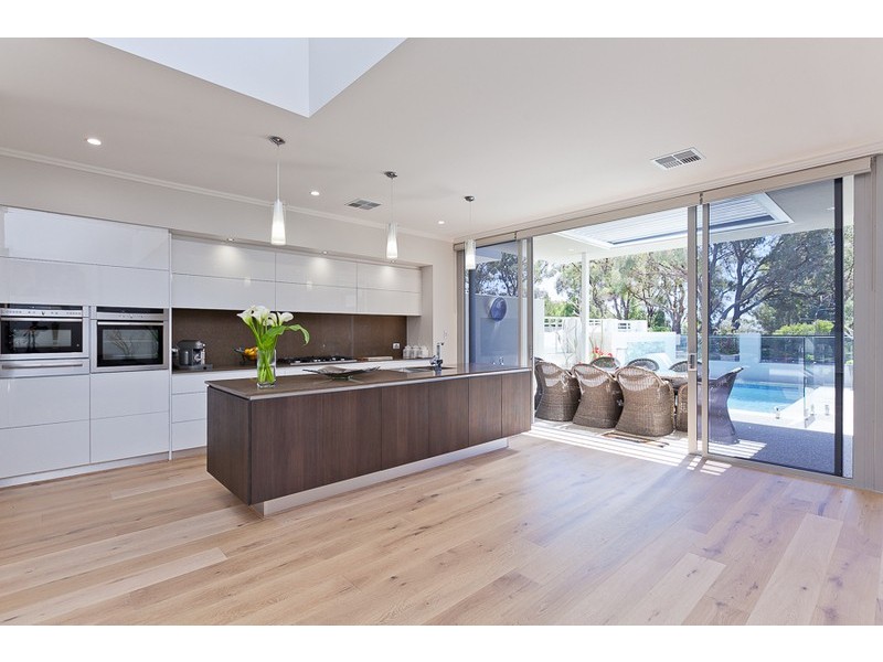 8 Omaroo Terrace, City Beach WA 6015