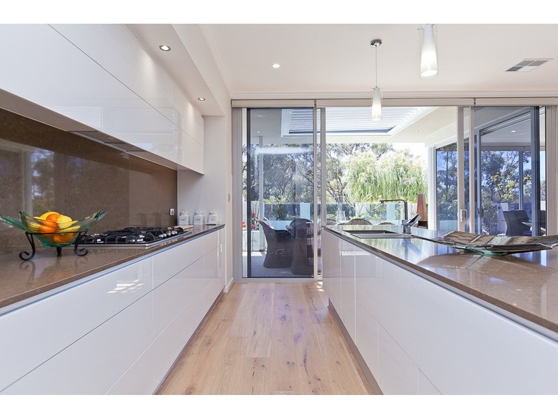 8 Omaroo Terrace, City Beach WA 6015