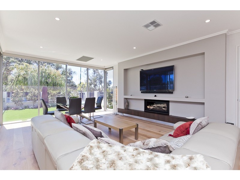 8 Omaroo Terrace, City Beach WA 6015