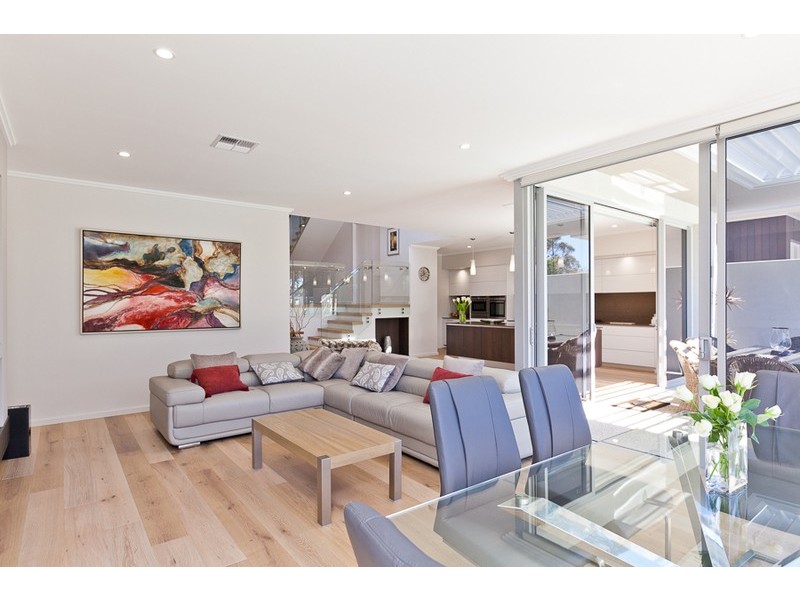 8 Omaroo Terrace, City Beach WA 6015