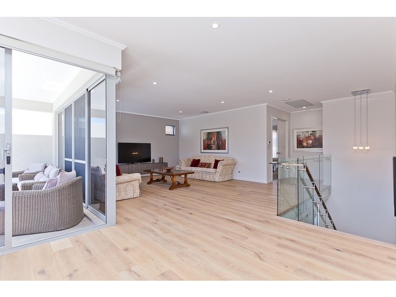 8 Omaroo Terrace, City Beach WA 6015