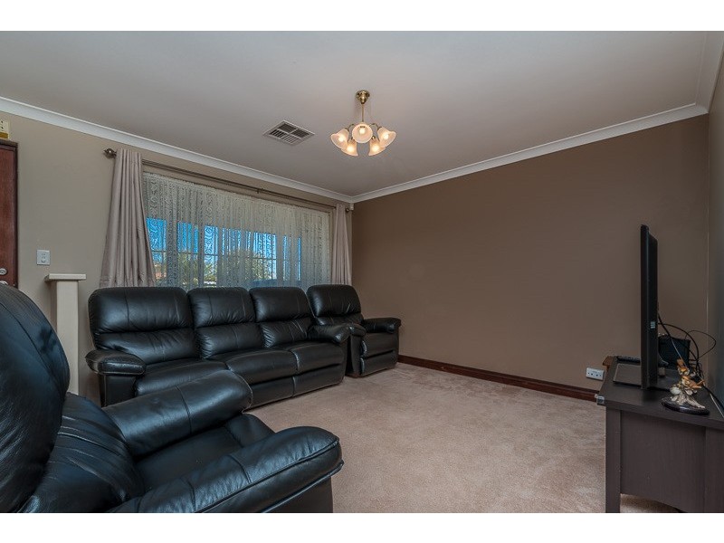 19 Glenfine Way, Carramar WA 6031