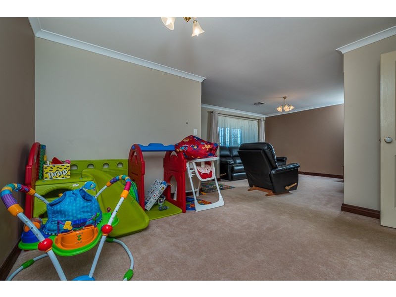 19 Glenfine Way, Carramar WA 6031