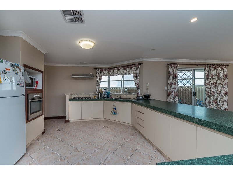 19 Glenfine Way, Carramar WA 6031