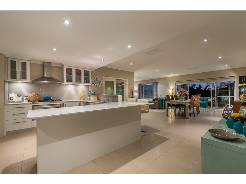 18 Bardeen Pass, Carramar WA 6031