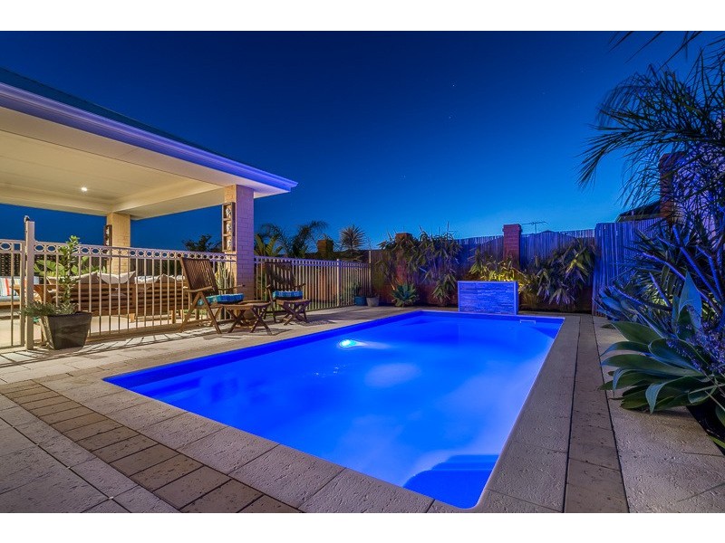 18 Bardeen Pass, Carramar WA 6031