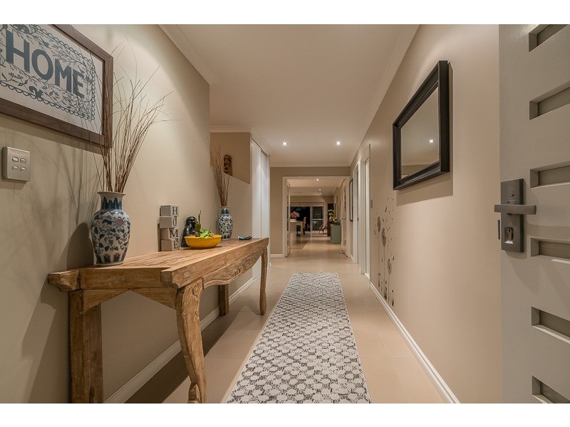 18 Bardeen Pass, Carramar WA 6031