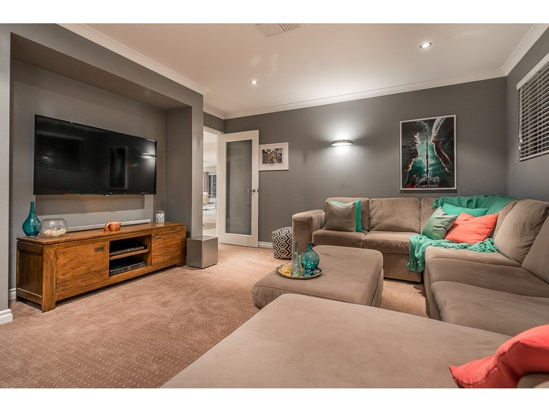 18 Bardeen Pass, Carramar WA 6031