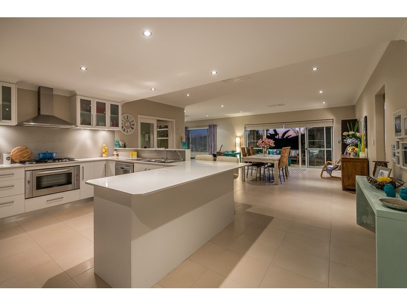 18 Bardeen Pass, Carramar WA 6031