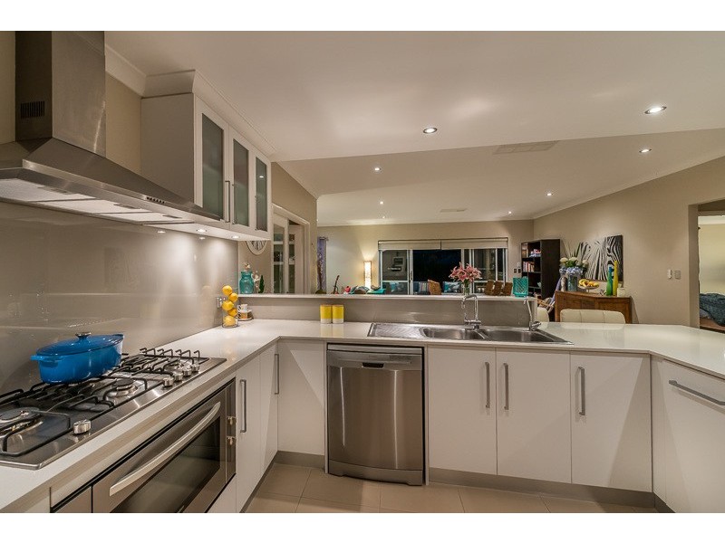 18 Bardeen Pass, Carramar WA 6031