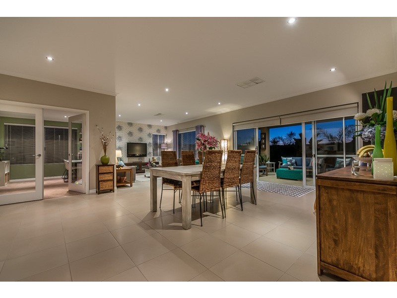 18 Bardeen Pass, Carramar WA 6031