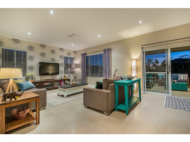 18 Bardeen Pass, Carramar WA 6031