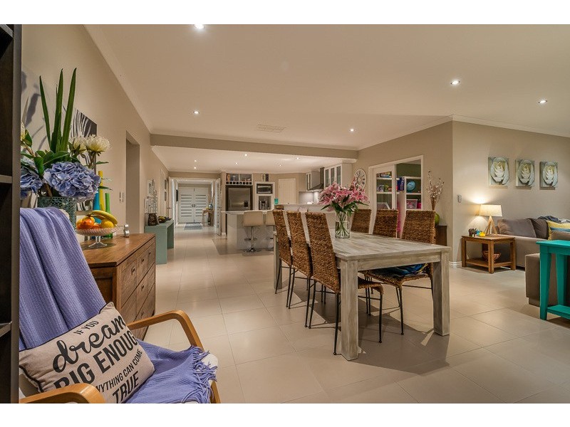 18 Bardeen Pass, Carramar WA 6031