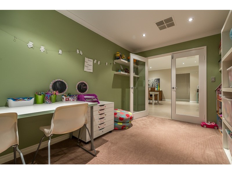 18 Bardeen Pass, Carramar WA 6031