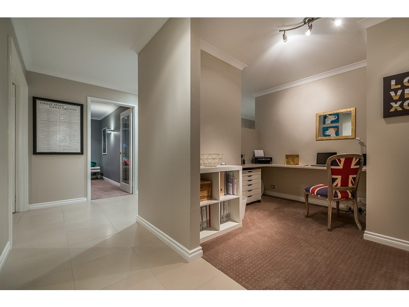 18 Bardeen Pass, Carramar WA 6031