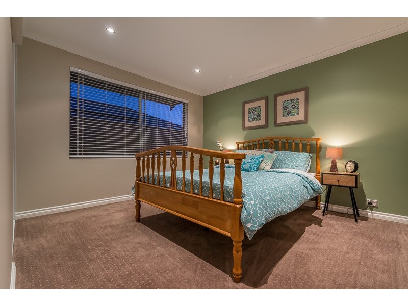 18 Bardeen Pass, Carramar WA 6031