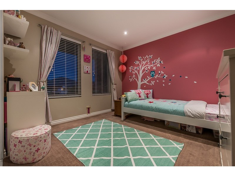 18 Bardeen Pass, Carramar WA 6031