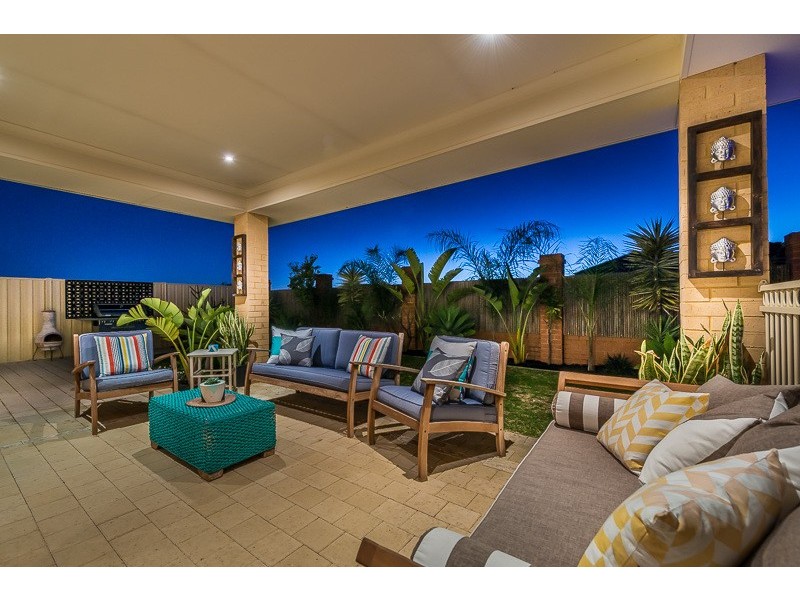 18 Bardeen Pass, Carramar WA 6031