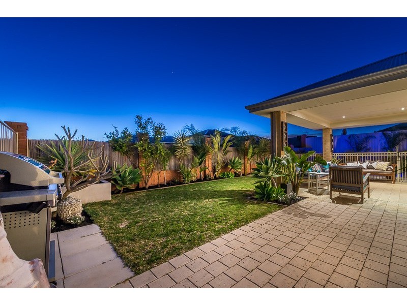 18 Bardeen Pass, Carramar WA 6031